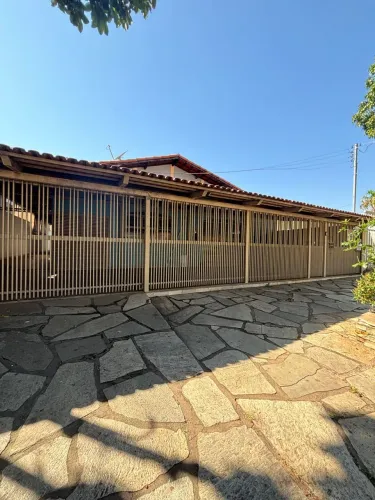 Casa à venda com 4 quartos, 3 suítes, Jardim América de 351,39 m²