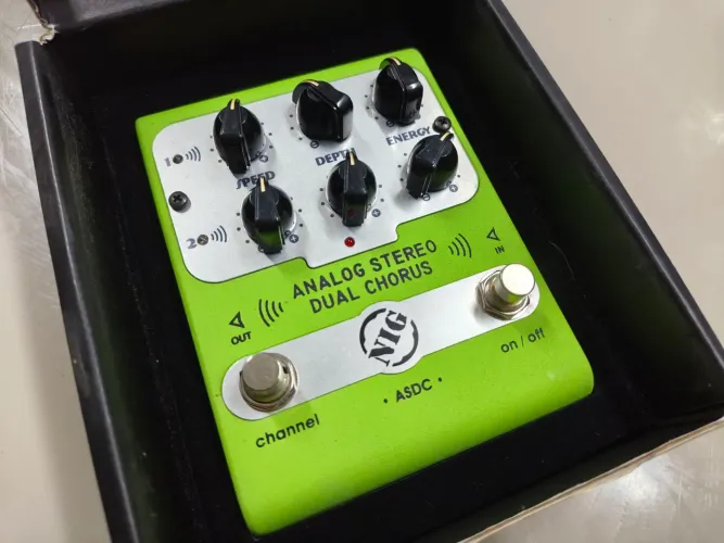 Pedal de Guitarra NIG Analog Stereo Dual Chorus ASDC em estado de ZERO 
