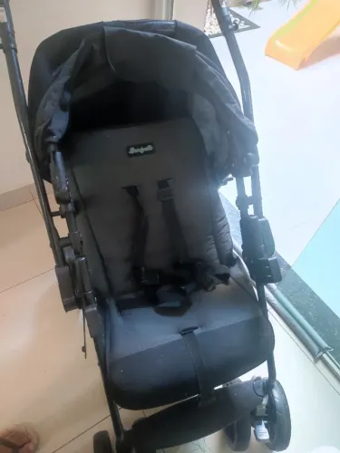Carrinho bebê Burigotto AT6K com bebê conforto SEMINOVOS