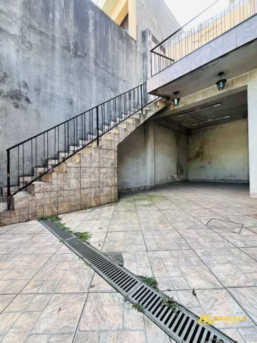 Casa com muito potencial na Vila Romana!!!