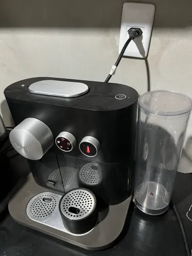 Cafeteira Nespresso Expert C80