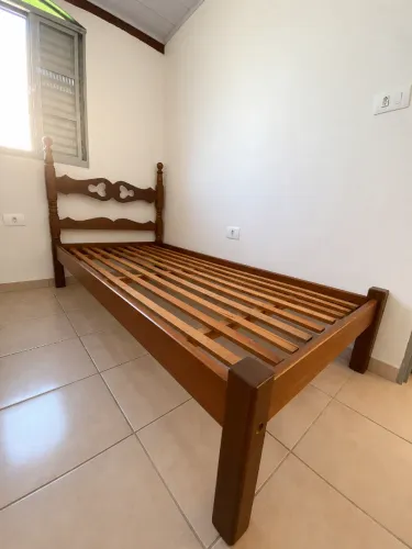 CAMA DE SOLTEIRO MADEIRA MACIÇA