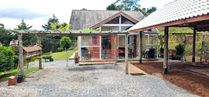 Propriedade à venda em Campos do Jordão com duas casas - 658,54 m² de terreno