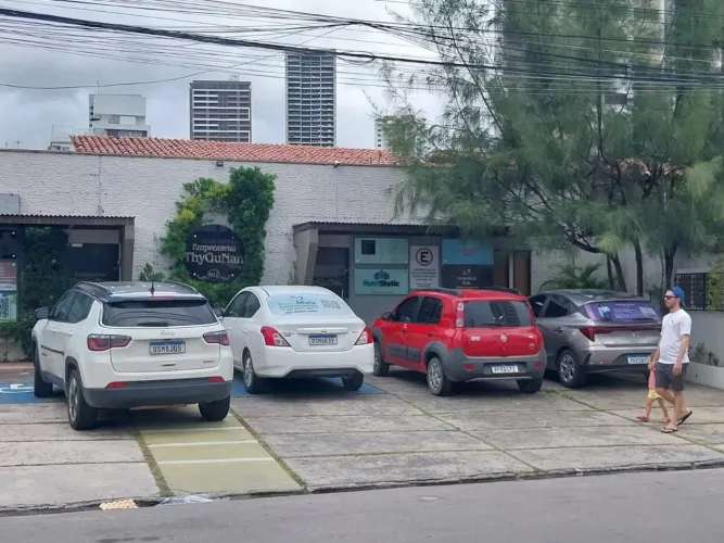 Alugo sala em empresarial em Manaira!