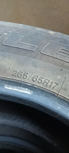PNEUS bridgestone 265/65R17 meia vida 