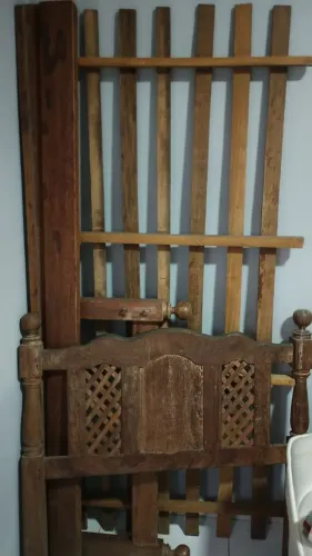 Cama de madeira solteiro