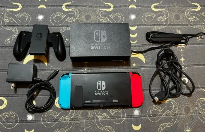 NINTENDO SWITCH V1 COM MICRO-SD 128GB