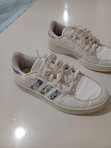 Tênis Adidas numeração 37