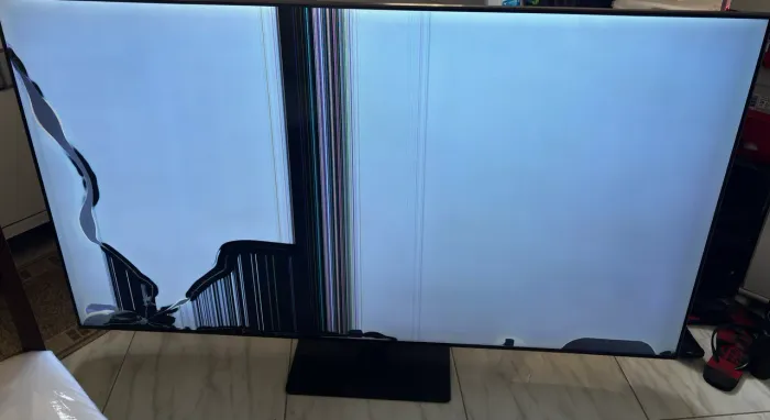 TV Samsung 65 QLED com defeito