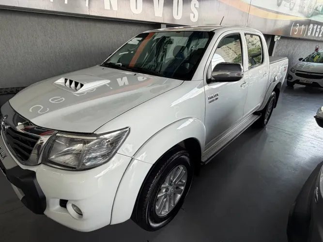 Toyota Hilux CD SRV D4-d 4X4 3.0 TDI Diesel AUT 2013