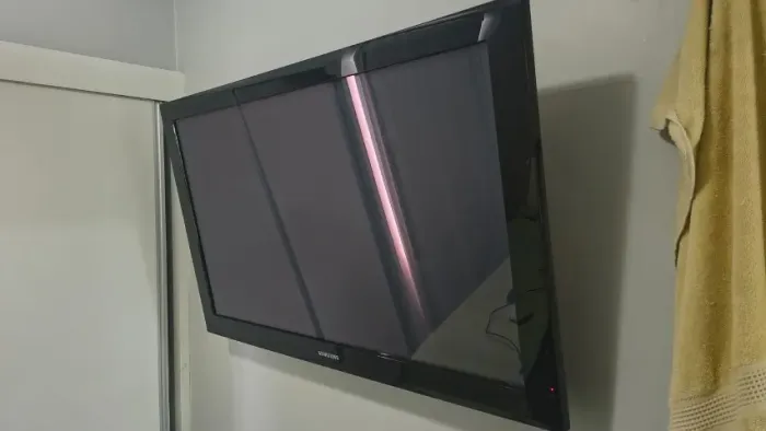 TV Samsung Plasma 42" HD com Base + Suporte de Parede de Brinde