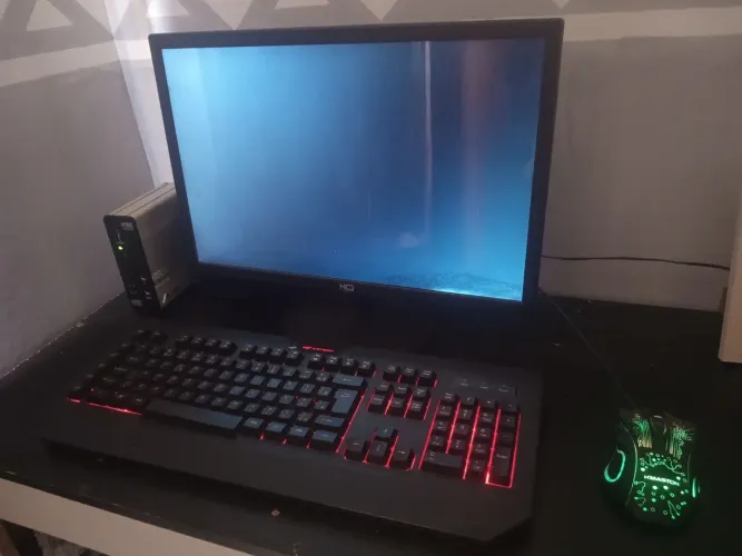 Computador/ Teclado e mouse gamer.