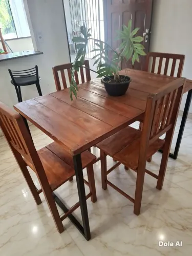 Mesa em madeira e metalon