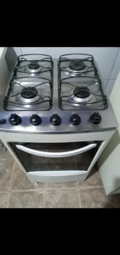 Fogão da marca Electrolux automático funcionando perfeitamente