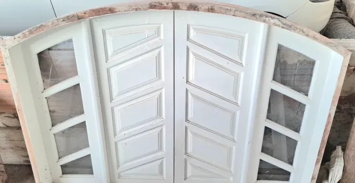 Janela de madeira imperial angelim pedra pintado branco tipo escama