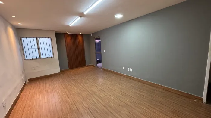 ALUGA-SE PRÉDIO COMERCIAL (COM 10 SALAS) NO CENTRO DE MACEIÓ!