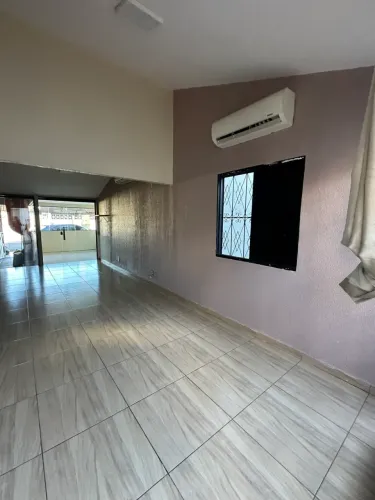 Casa comercial no Parque das laranjeiras AV. Professor Nilton Lins