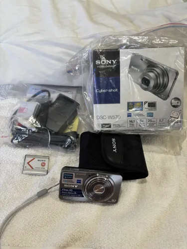 Câmera Sony Cyber Shot DSC-570 16.1Mega Pixels, seminovo! 