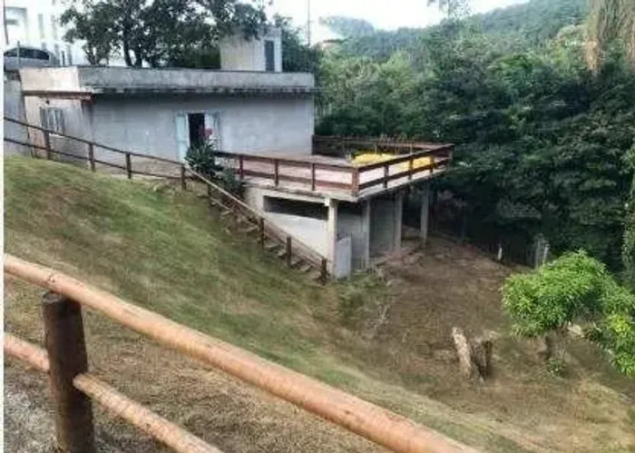 Casa com projeto moderno em condomínio fechado Vale do Tamanduá / Santa Luzia