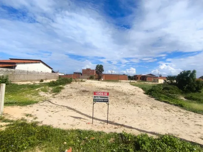 Vende-se excelente terreno a 800 metros da Praia de Peixo Gordo