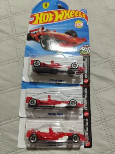 Hot Wheels Ferrari F2004, lote com 3