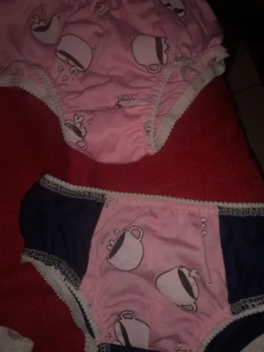 4 calcinha infantil g e um lindo tênis na caixa número 28 novos
