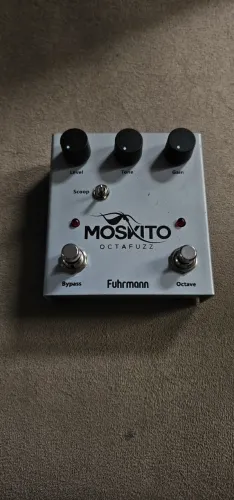 Vendo Pedal de guitarra Fuhrmann Moskito Octafuzz ou<br><br>troco