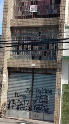 Vendo prédio de 02 andar no farol