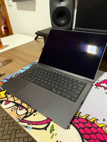 Macbook Pro M3 Pro - 18GB RAM e 512GB SSD (Preto Espacial)