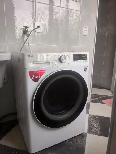 Lava e Seca LG 11kg/7kg Inverter Direct Drive com Steam - Excelente estado