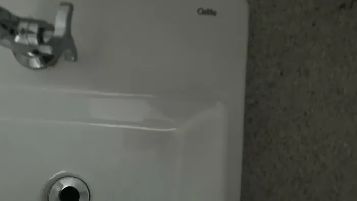 Pia para banheiro/lavabo com Cuba celite e torneira Docol - NOVA