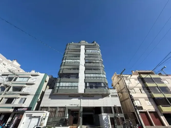 Apartamento em laguna, 2 Quartos, Prédio na Avenida.