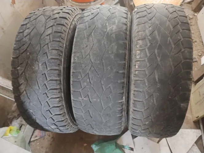 PNEU USADO 265/70/16 ALLTERRAIN R$200. CADA
