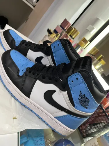 Tênis Nike Air Jordan 1 High OG UNC Toe Azul