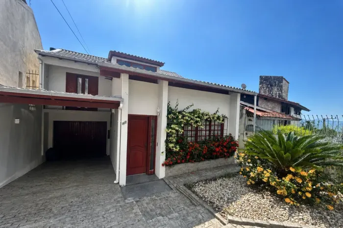 Casa com Vista Permanente para o Mar | 280 m² | Piscina | Energia Solar | Agronômica  Flor