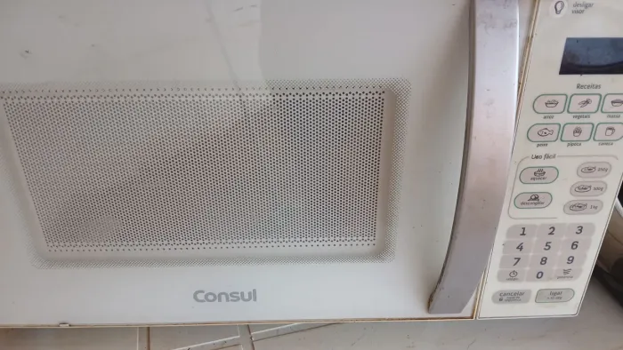 Vendo forno micro-ondas retirada de peças. 