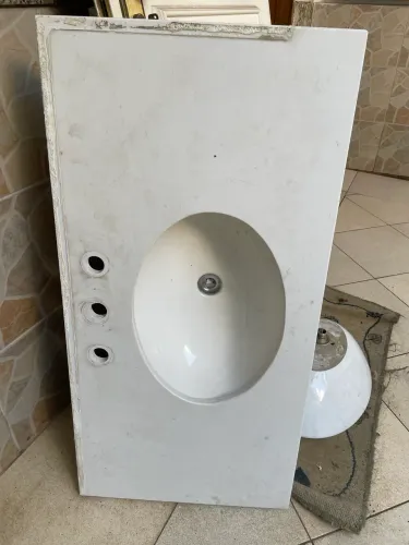 Tampo de quartzo branco banheiro 