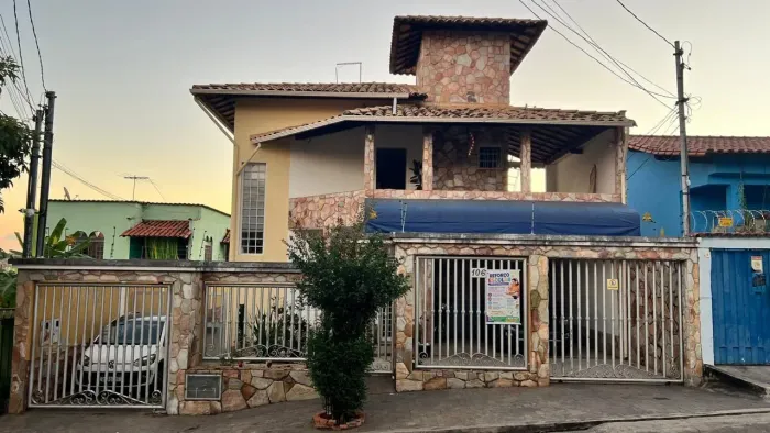 Portão de grade de alta qualidade, com aquele pretinho.