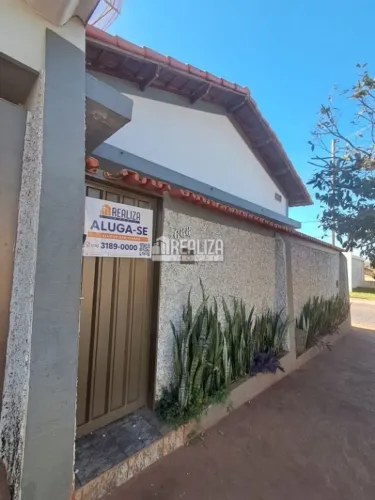 Casa com 3 Quarto(s) e 2 banheiro(s) para Alugar, 10 m² por R$ 3500 / Mês