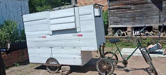 Triciclo com carretinha