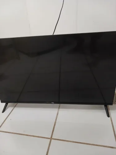 Tv smart 32 tcl com a tela quebrada