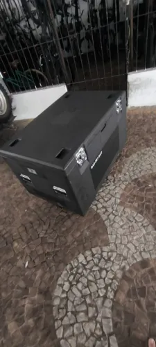 Case espaçoso com rodinha ( Caixa Baú )