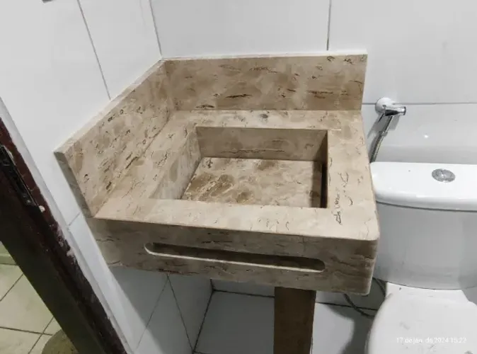 Bancada Escupida de quartzo cinza 