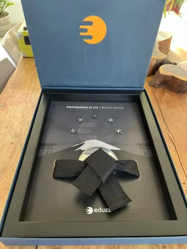Placa Oficial Eduzz Programa Elite Black Dan - 5 Milhões em Vendas no Digital + Caixa