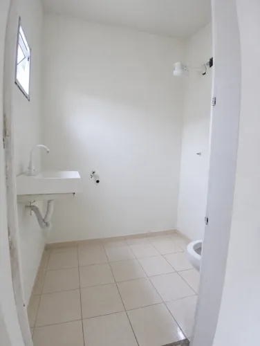 Alugo apartamento em casa no Abraão