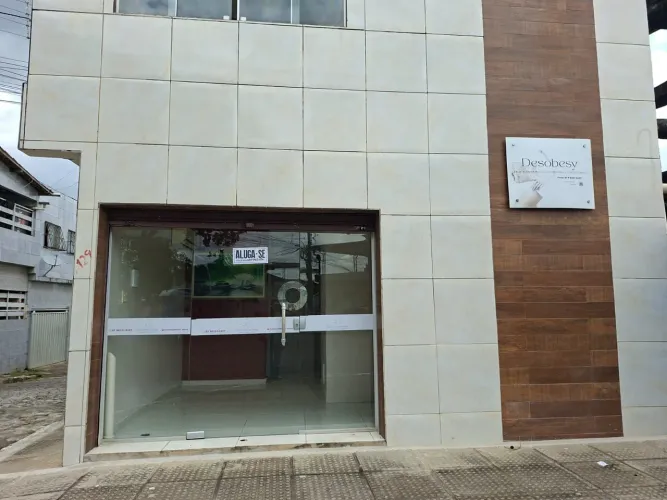Ambiente bem organizado climatizado pronto para montar sua loja, escritório ou seu salão