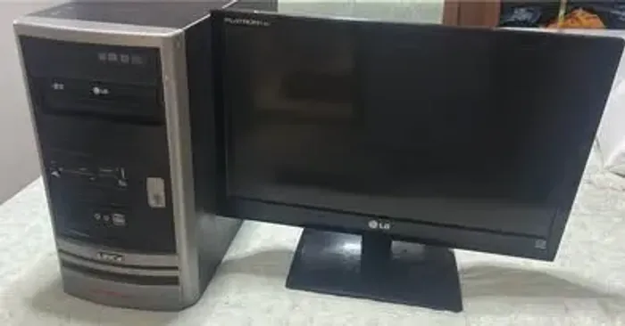 Conjunto monitor LG e um gabinete de computador desktop Semp Toshiba