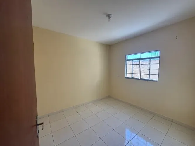 Aluga-se KITNET/Casa dos Fundos - 2 Quartos - próx a Assembleia, Fórum e Prefeitura
