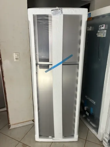 Geladeira Brastemp inox inverter na caixa BRM46 