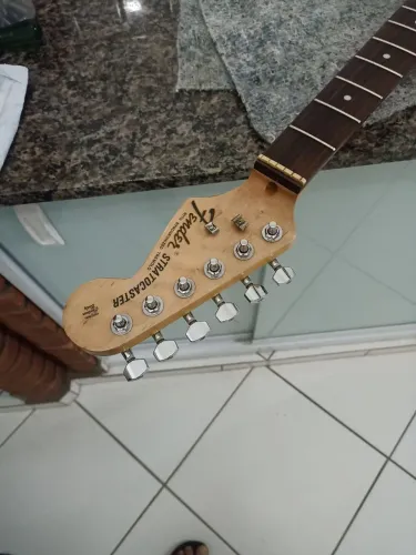 Guitarra fender stratocaster